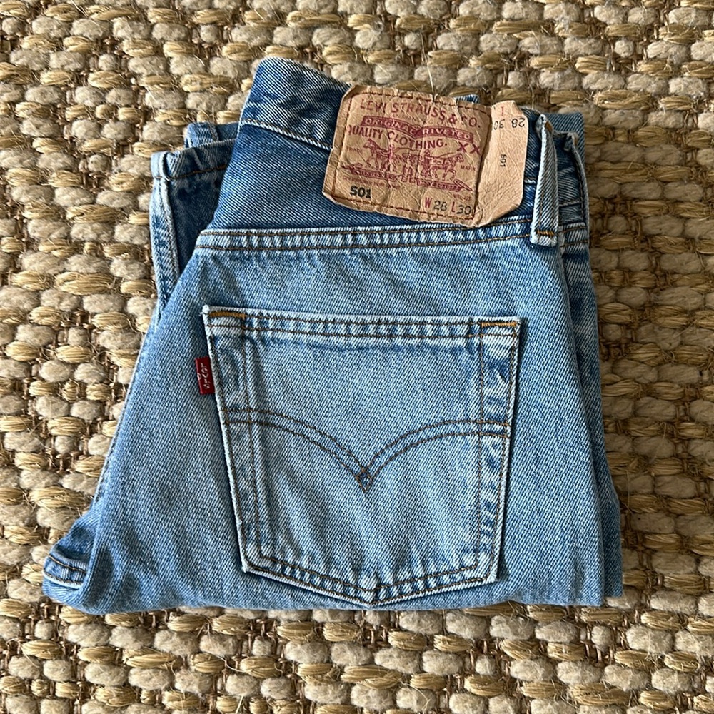 Vintage Levi's 501 jeans 28x30, fits like a 25/26